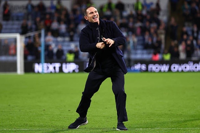 Lampard cùng các học trò ''hủy diệt'' Newcastle. Ảnh: EPA.