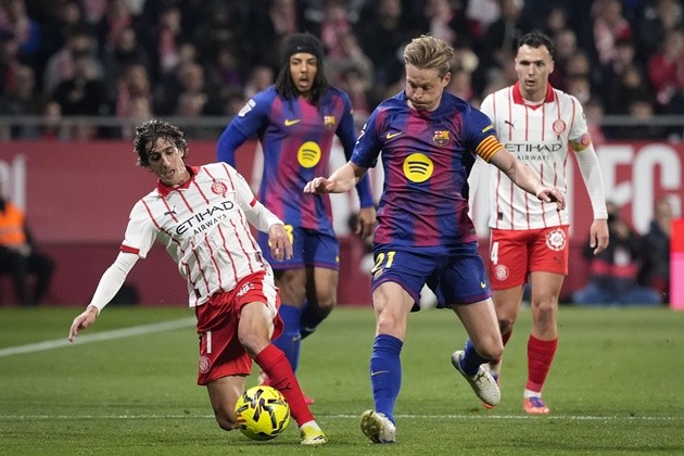 De Jong là nhân tố quan trọng ở tuyến giữa Barcelona trong nhiều năm qua. Ảnh: EPA