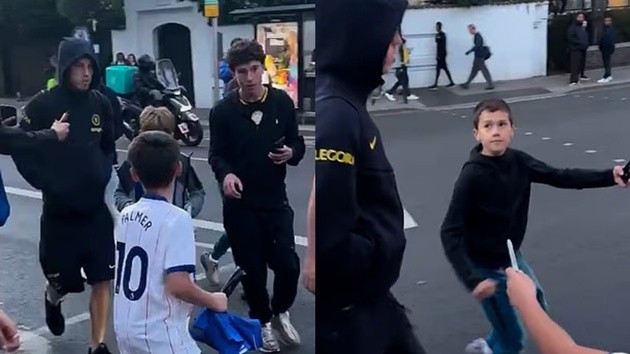 Palmer ngó lơ CĐV nhí ngoài đường phố. (Ảnh: DailyMail)