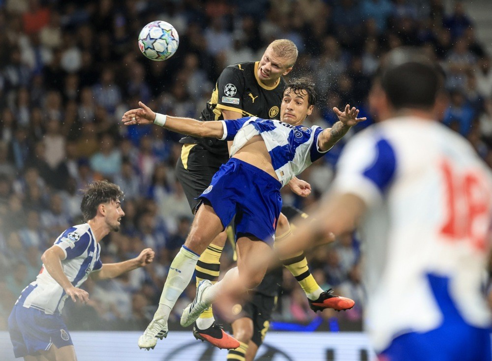 Ảnh hưởng từ hình phạt tại Ngoại hạng Anh có thể Man City đánh mất suất dự Champions League trong tương lai. Ảnh: EPA.
