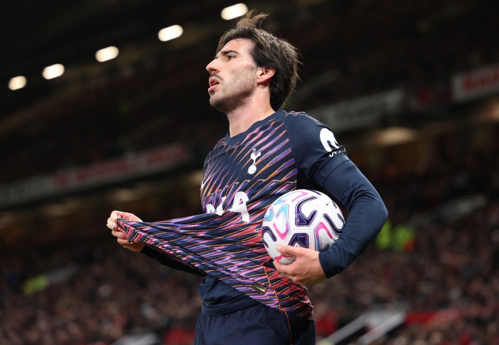Sandro Tonali đã có kiến tạo đầu tiên trong màu áo Tottenham. Ảnh: EPA/Adam Vaughan.