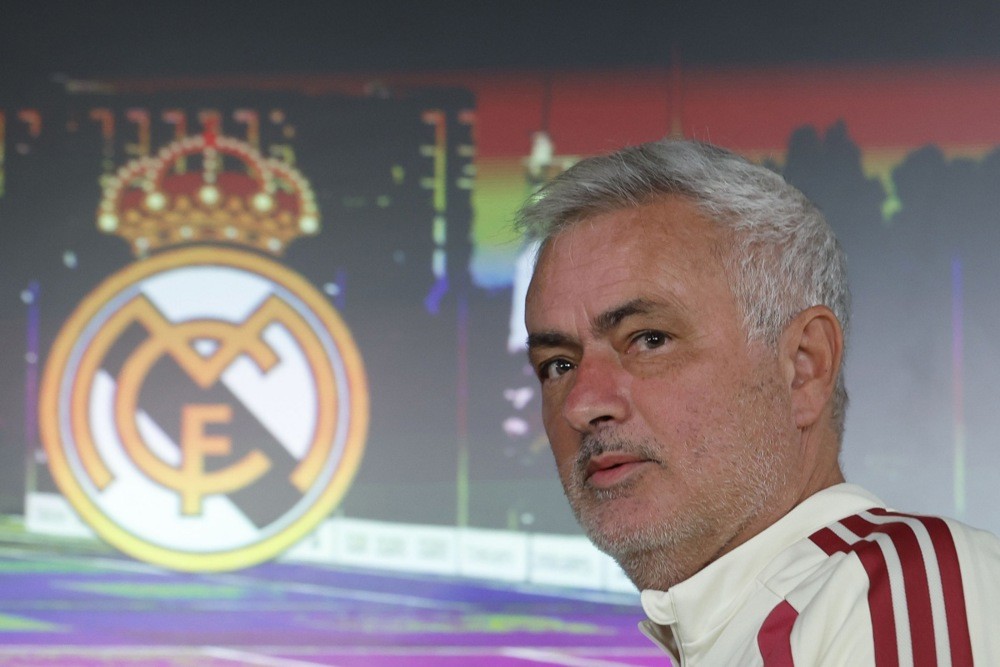 Mourinho chuẩn bị quay lại sân nhà cũ. Ảnh: EPA.