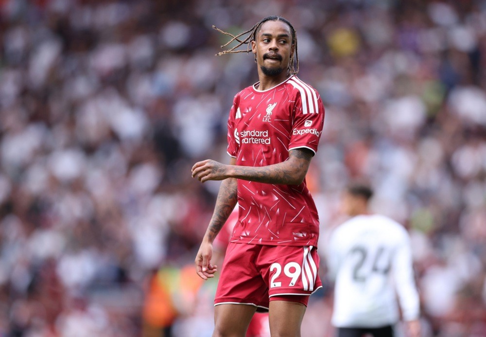 Bradley Barcola là ngòi nổ đáng chú ý của The Kop. Ảnh: EPA.