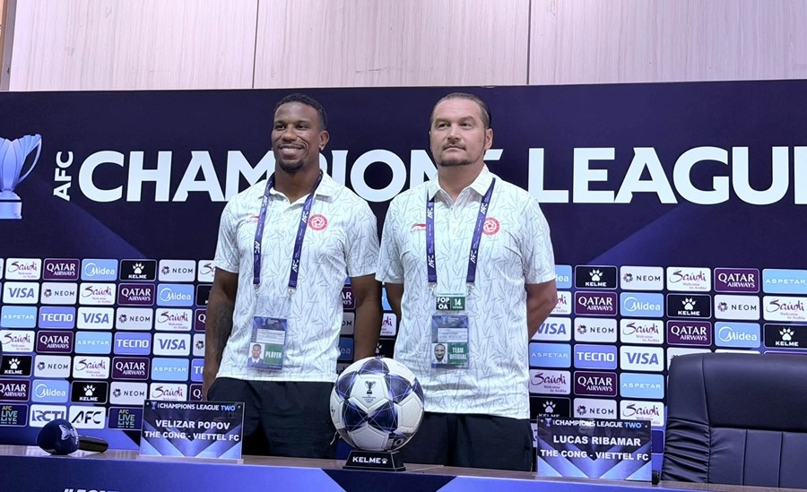 HLV Velizar Popov (phải) tự tin Thể Công Viettel đủ sức giải mã Persib Bandung. Ảnh: Thể Công–Viettel FC.