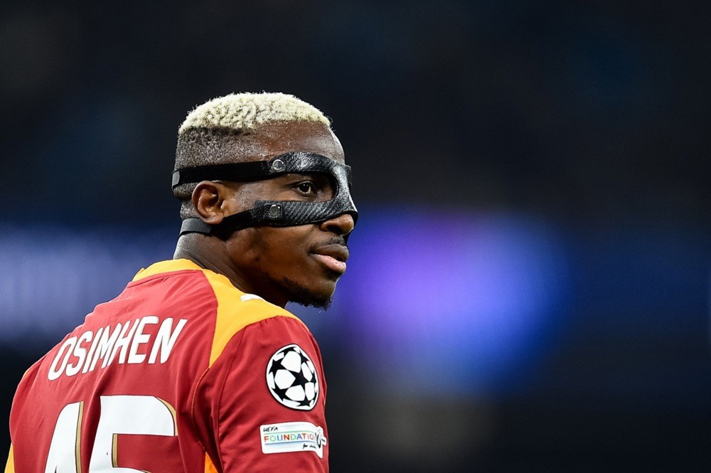  Osimhen chuẩn bị chạm trán Barca. Ảnh: EPA.