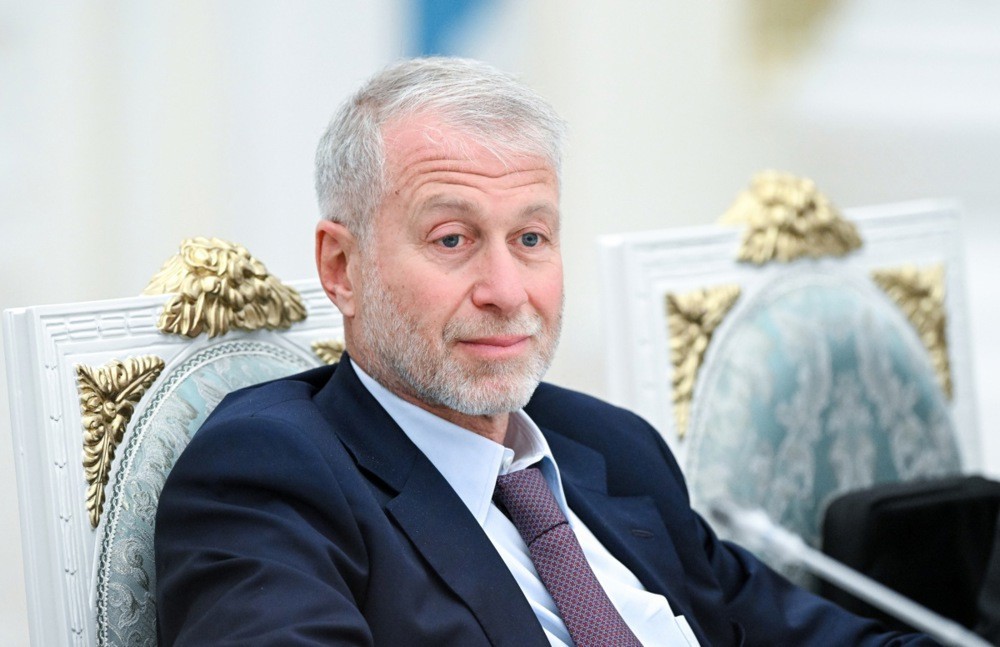 Tiền bán Chelsea của Roman Abramovich chưa được giải ngân. Ảnh: EPA.
