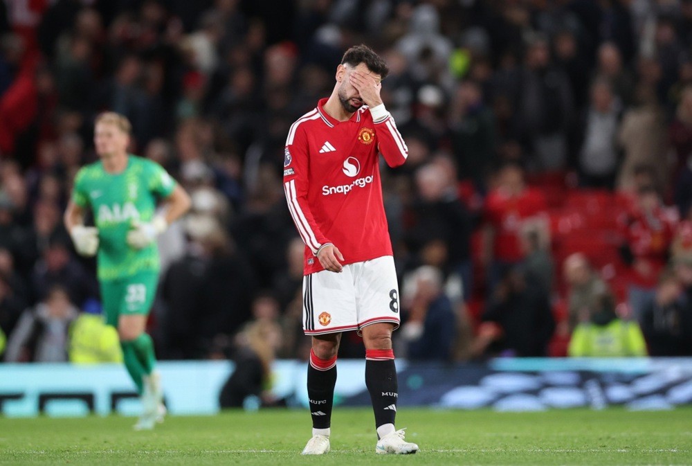 Man Utd rơi vào thế khó với Bruno Fernandes. Ảnh: EPA IMAGES. 