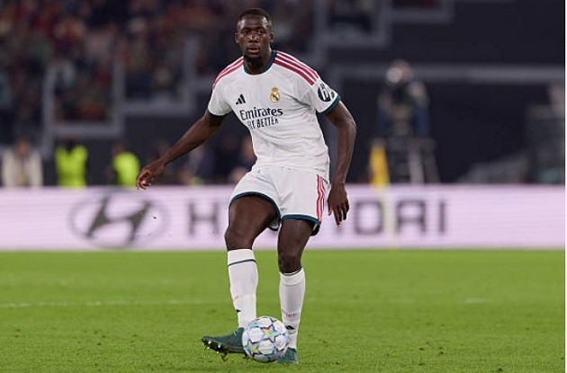 Ibrahima Konate (6.8): Chật vật chống đỡ các đợt phản công nhanh từ Roma. Chọn vị trí chưa tốt và không bọc lót kịp thời cho hai biên. Ảnh: Emmanuele Ciancaglini/Ciancaphoto Studio/Getty Images.
