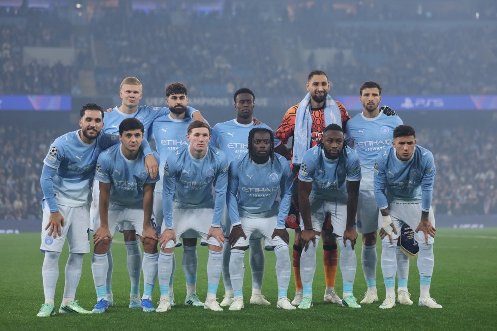 Ruben Dias – 5,3. Dias phản ứng chậm bất thường trước những pha di chuyển của Ousmane Dembele, đồng thời không duy trì được cự ly hàng phòng ngự. Ảnh: EPA.
