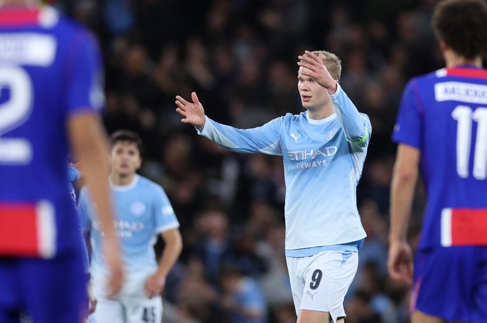 Erling Haaland – 8,1. Haaland là điểm sáng hiếm hoi của Man City. Tiền đạo người Na Uy ghi hai bàn trong hiệp hai, thắp lên hy vọng cho đội chủ nhà. Tuy nhiên, cú đúp của Haaland vẫn không đủ bù đắp những sai lầm nghiêm trọng nơi hàng phòng ngự. Ảnh: EPA.