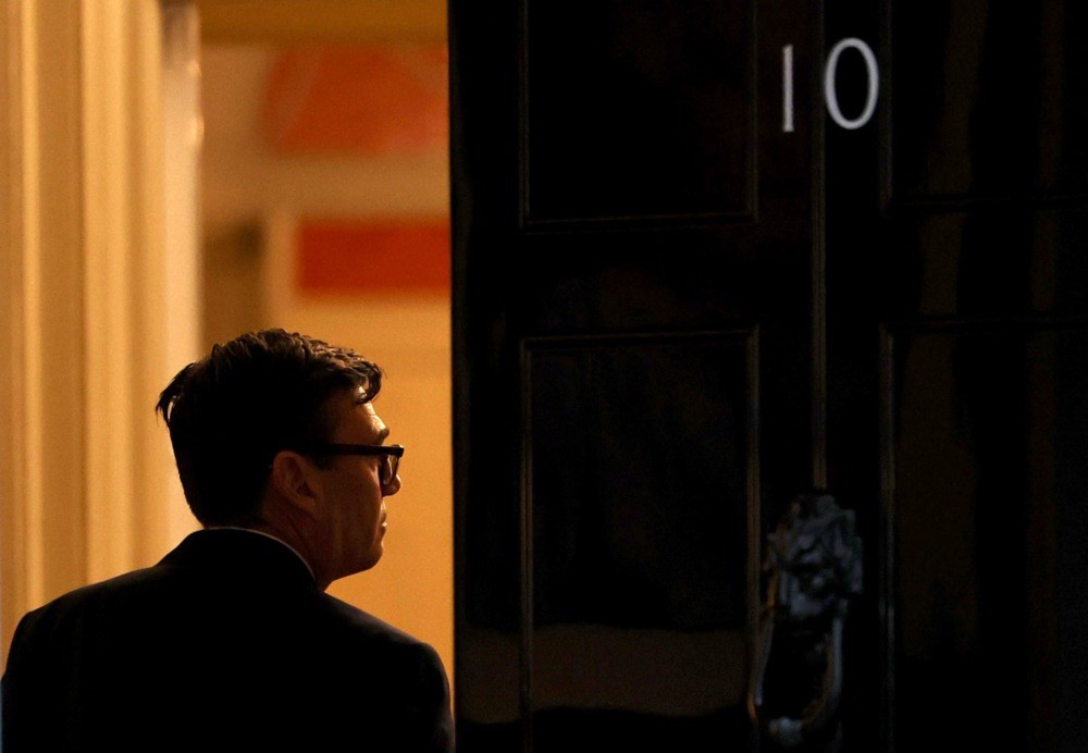 Andy Burnham đang bị soi xét vì những cuộc gặp với Man City. Ảnh: EPA.