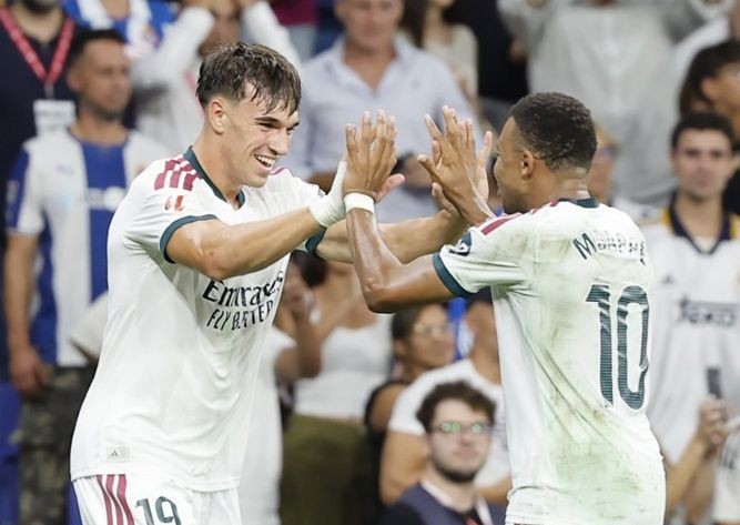 Espi hiện đang đóng vai trò dự bị cho Mbappe. Ảnh: EPA IMAGES. 