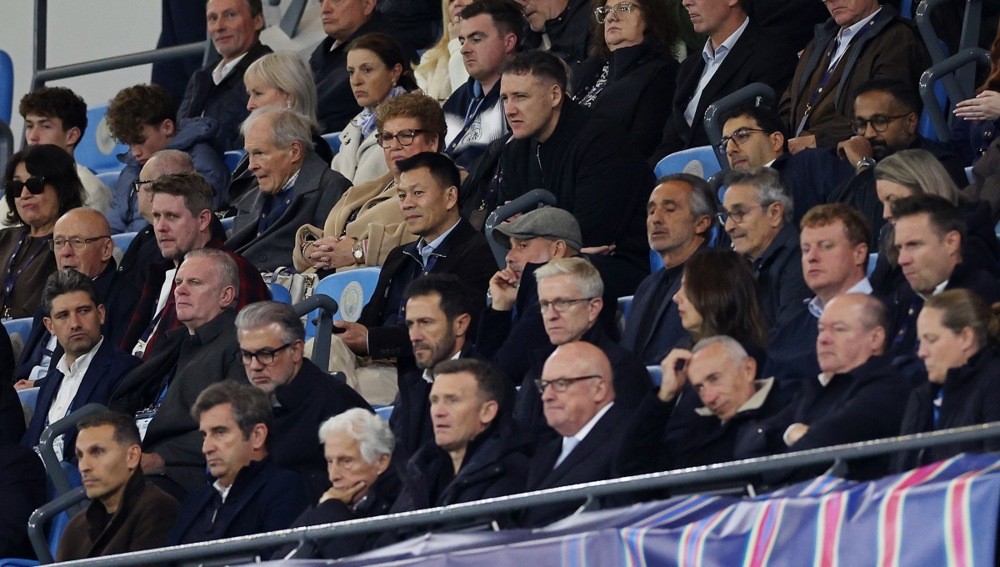 Pep trở lại Etihad lần đầu kể từ ngày chia tay Man City. Ảnh: EPA.