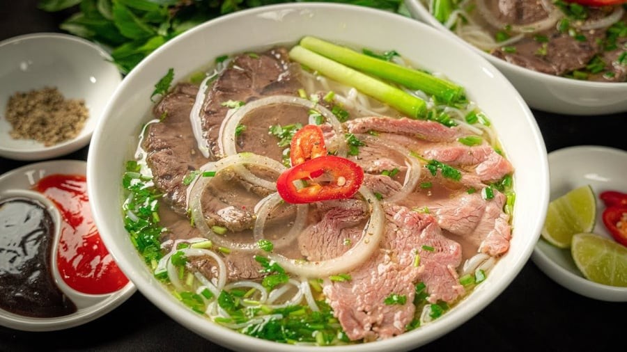 Hoàn thành bát phở bò

