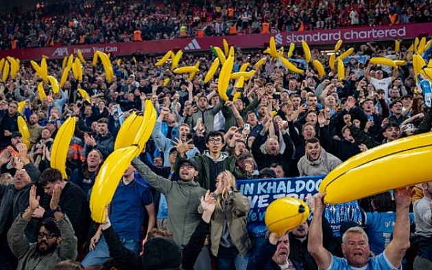 CĐV Man City trên khán đài Anfield tuần trước. Ảnh: EPA.