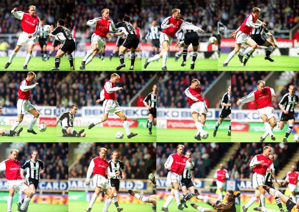 Bergkamp kết hợp cảm giác bóng, thăng bằng và khả năng kiểm soát cơ thể. Ảnh: Stuart MacFarlane/Arsenal FC/ Getty Images.