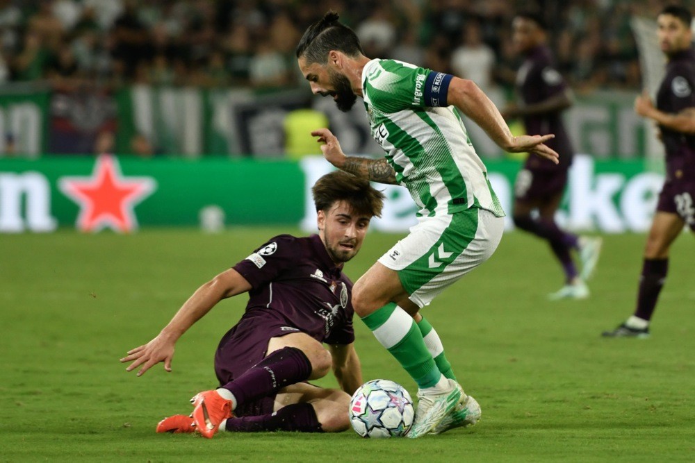Isco vẫn là linh hồn trong lối chơi Betis. Ảnh: EPA.