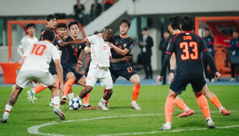 CLB Phnom Penh Crown (áo trắng) gây sốc khi thắng Gangwon FC 2-1 ngay trên đất Hàn Quốc tối 15/10. Ảnh: Phnom Penh Crown.