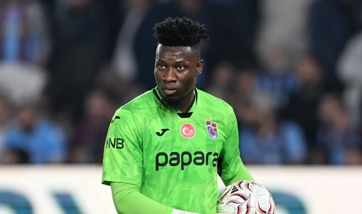 Andre Onana mắc sai lầm tai hại. Ảnh: Hakan Burak Altunoz/Anadolu/Getty Images.