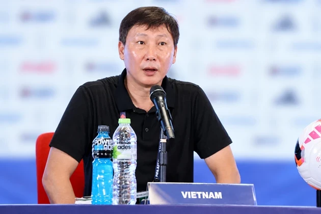 HLV Kim Sang-sik đứng trước bài toán cải thiện hàng phòng ngự ĐT Việt Nam trong thời gian tới. Ảnh: VFF