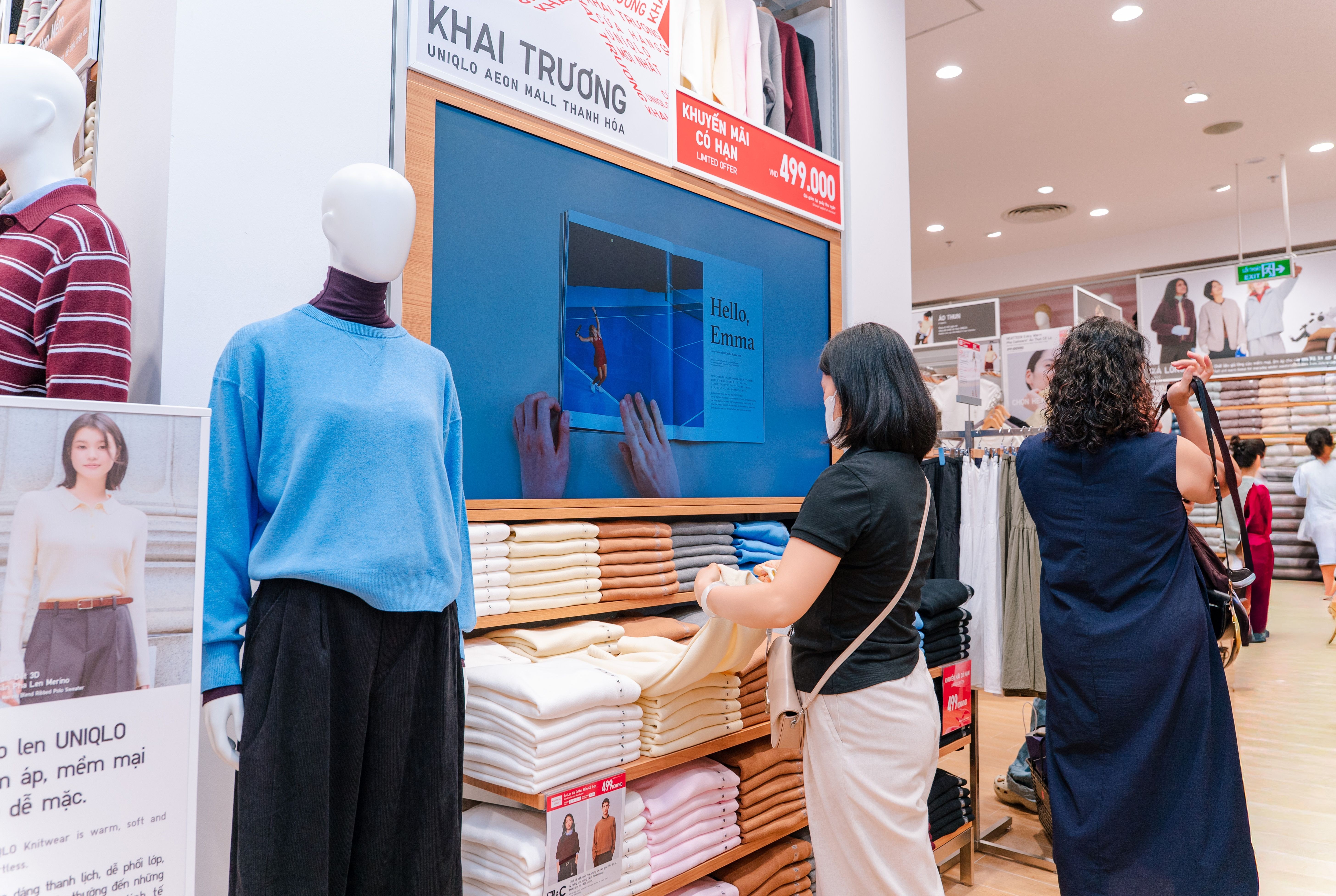 UNIQLO dành nhiều chương trình ưu đãi có hạn cho khách hàng đến mua sắm tại cửa hàng.jpg