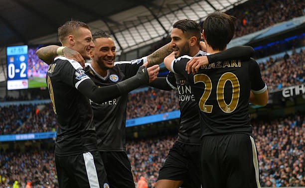 Ranieri khôi phục sơ đồ 4-4-2 quen thuộc cho Leicester. Ảnh: Michael Regan/Getty Images.