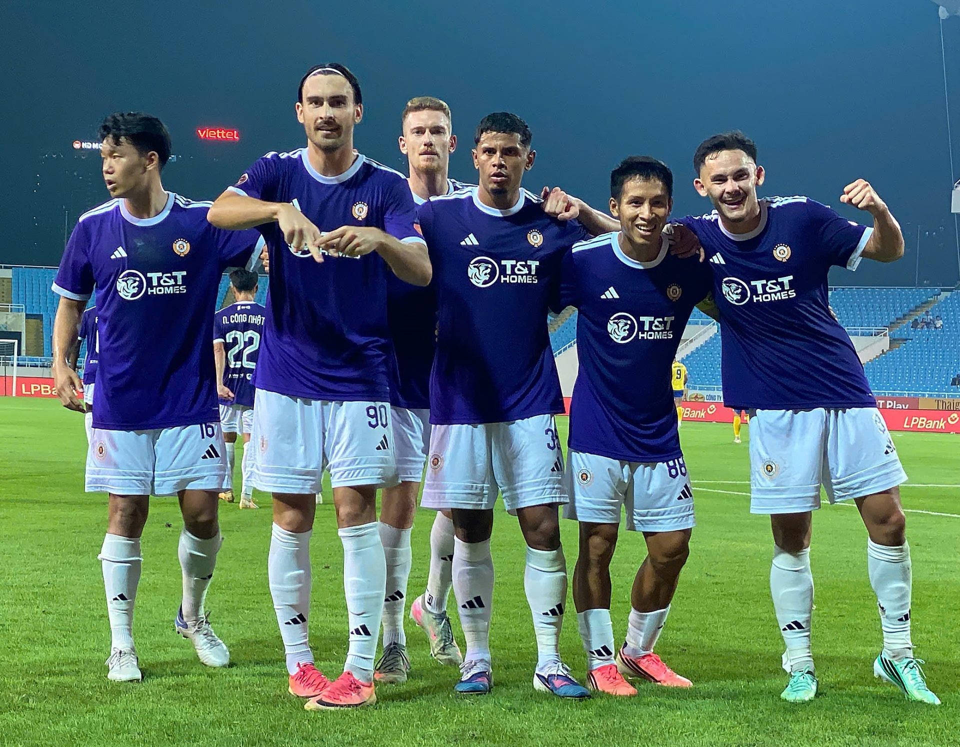 Nguồn lực Việt kiều giúp V-League thêm hấp dẫn. Ảnh: VPF