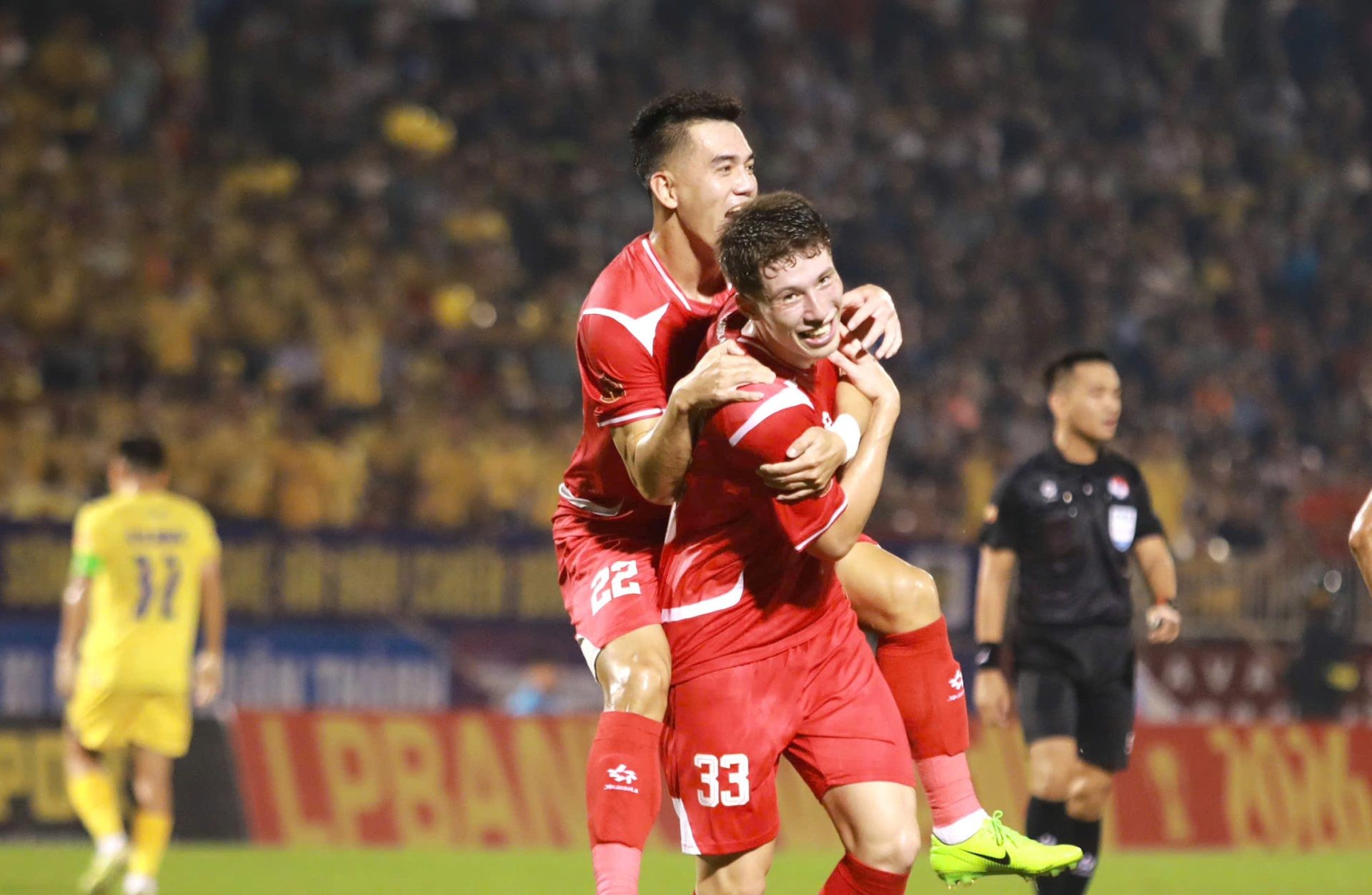 Nguồn lực Việt kiều giúp V-League thêm hấp dẫn. Ảnh: VPF