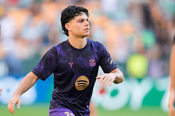 Xavi Espart - 6.5/10 Tài năng trẻ thể hiện sự chững chạc trong khâu chọn vị trí, dù đôi lúc bị ngợp trước áp lực pressing giàu thể lực của Betis. Tuy vậy, Espart vẫn giữ được sự chuẩn xác khi xử lý bóng, đóng góp vào tỷ lệ chuyền bóng vượt trội của toàn đội trước khi rời sân vì điều chỉnh chiến thuật. Ảnh: