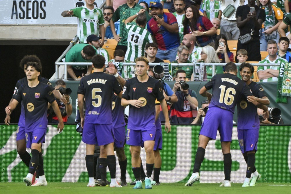 Barca đang trình diễn bộ mặt đáng sợ. Ảnh: EPA.