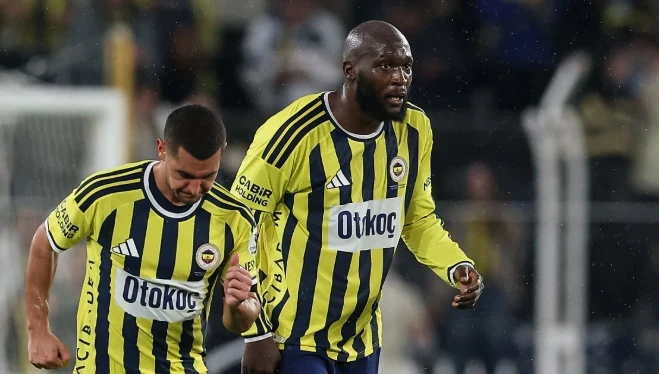 Lukaku ghi bàn cho Fenerbahce. Ảnh: Ahmad Mora/Getty Images.