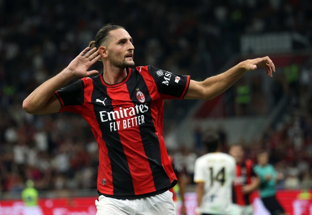 Adrien Rabiot tỏa sáng ở Milan. Ảnh: EPA.