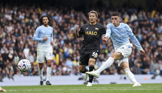Foden bác bỏ những sức ép ngoài lề ảnh hưởng Man City. (Ảnh: EPA Images)