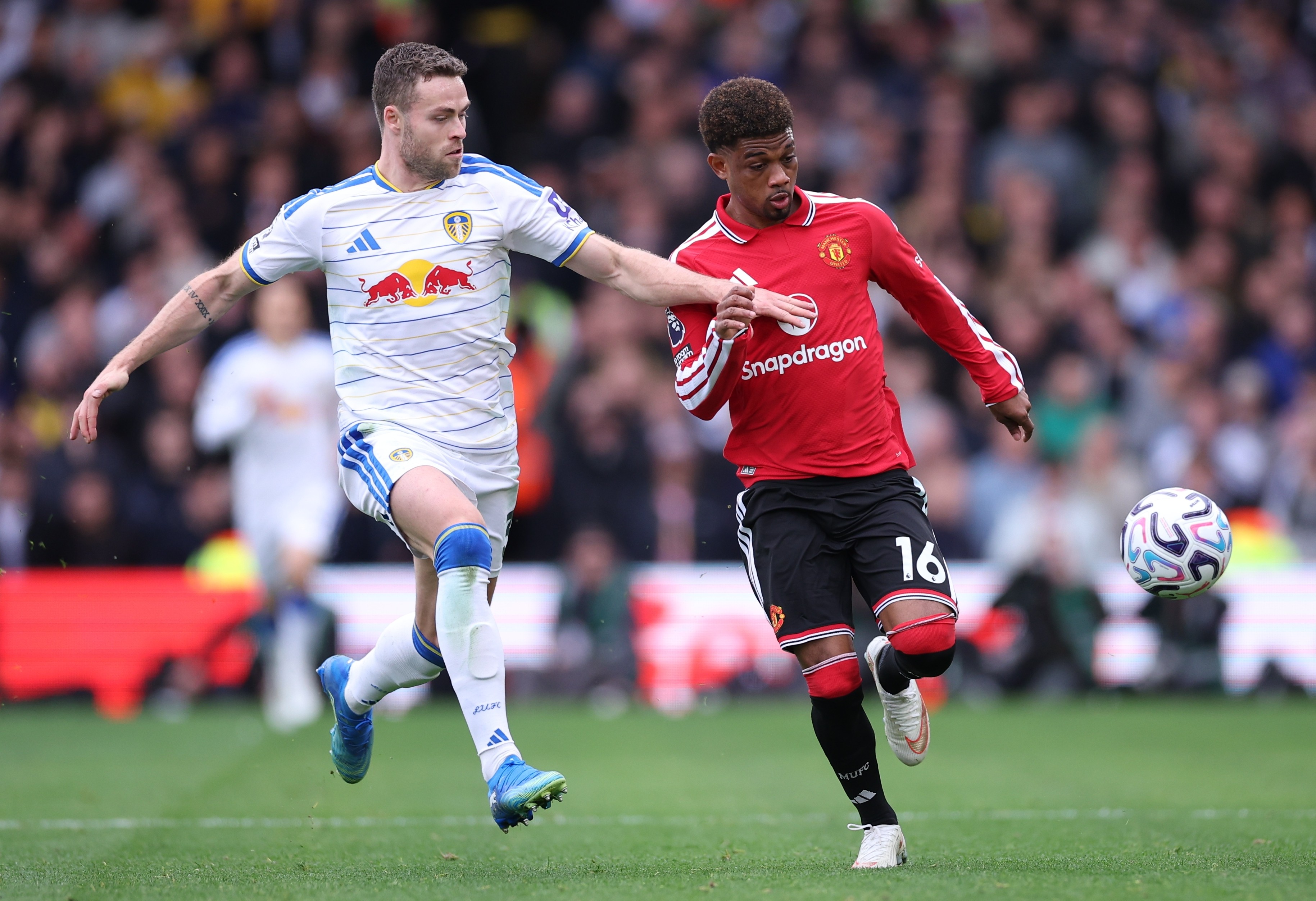 Manchester United bế tắc khi đối đầu hàng thủ Leeds United. Ảnh: EPA/ADAM VAUGHAN