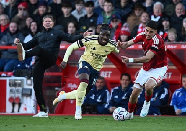 Eze đã có một ngày thi đấu vất vả. Ảnh: Stuart MacFarlane/Arsenal FC via Getty Images.