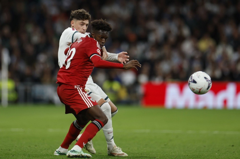 Federico Valverde – 7.2 điểm. Đeo băng đội trưởng và đảm nhận vai trò hậu vệ phải, Valverde thi đấu bền bỉ với nguồn năng lượng dồi dào. Ảnh: EPA.