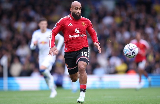Mbeumo nổi bật giữa sự sa sút của dàn sao Man Utd. (Ảnh: EPA Images)