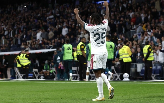 Yan Diomande ghi điểm với CĐV ở Bernabeu. (Ảnh: EPA Images)