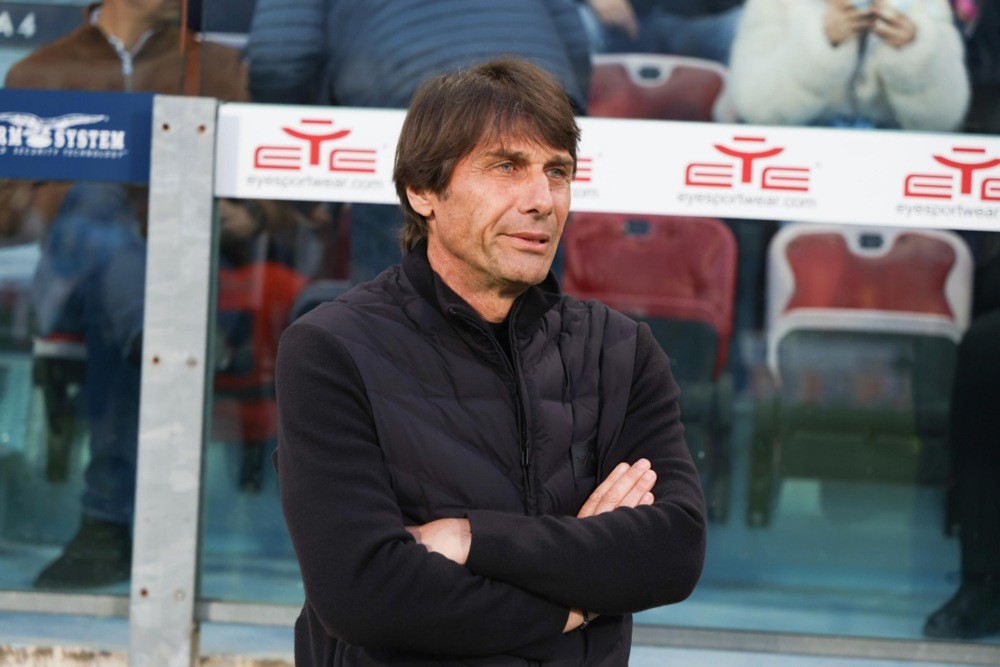 Conte được xem là ƯCV nặng ký ngồi ghế nóng thay Carrick ở MU. Ảnh: EPA Images.