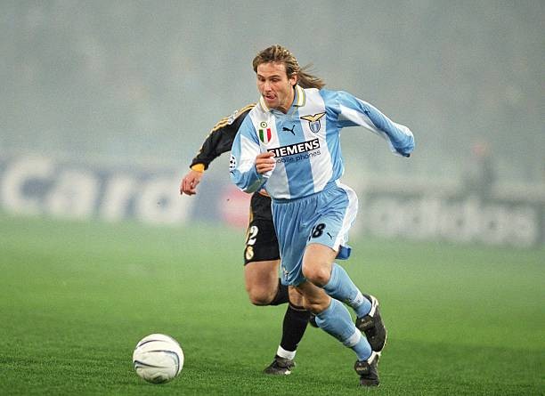 Lazio hoàn tất cú đúp danh hiệu trong mùa giải 1999-2000. Ảnh: Craig Prentis /Allsport/ Getty Images