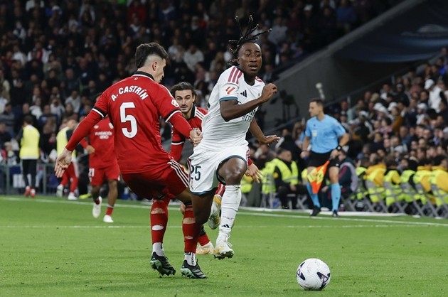 Diomande được HLV trưởng RB Leipzig ca ngợi. Ảnh: EPA'