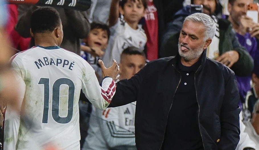 Mbappe là một trong những ngôi sao đáng chú ý ở Siêu kinh điển. Ảnh: EPA.