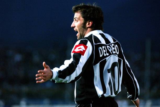 Del Piero sớm bộc lộ năng khiếu bóng đá trong gara gia đình. Ảnh: Tony Marshall/EMPICS/Getty Images.