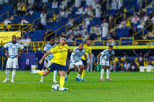 Ronaldo không thể ghi bàn cho Al Nassr trên chấm 11m. Ảnh: Abdullah Ahmed/Getty Images