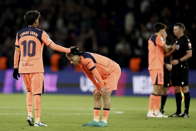 Barcelona để thua PSG trên đất Pháp. Ảnh: EPA/YOAN VALAT