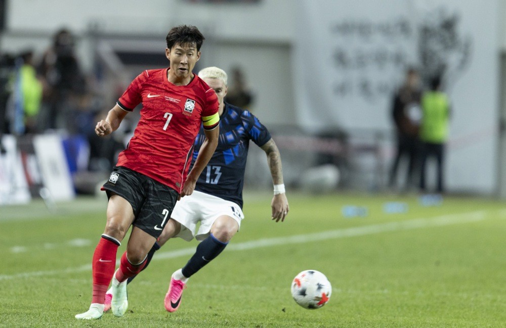 Nghi vấn Son Heung Min bị cô lập trên tuyển Hàn Quốc. Ảnh: EPA/Jeon Heon-Kyun.