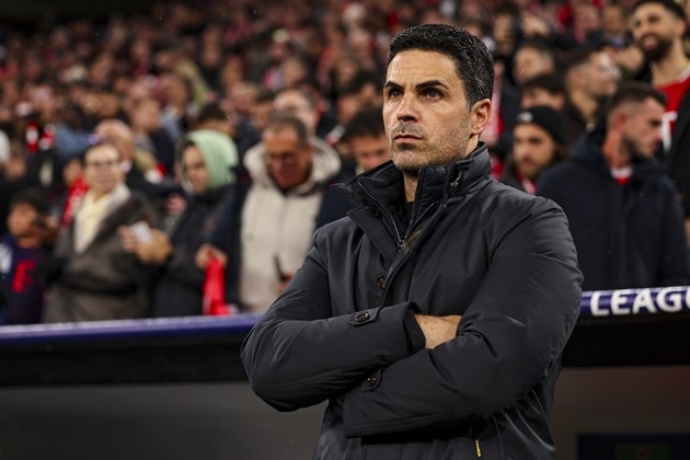 Mikel Arteta hài lòng với trận hòa của Arsenal. Ảnh: EPA/ANNA SZILAGYI