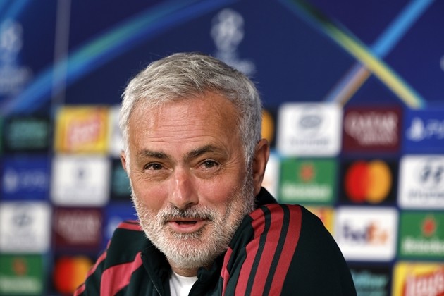 Jose Mourinho không phiền lòng với thái độ của Vinicius Junior. Ảnh: EPA/SERGIO PEREZ