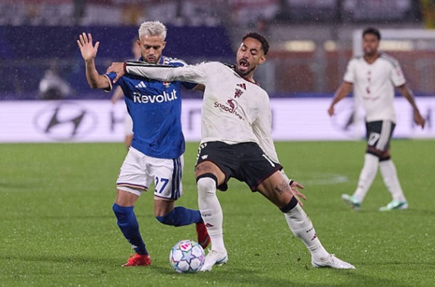Matheus Cunha không hài lòng với việc bị thay ra sớm. Ảnh: Emmanuele Ciancaglini/Ciancaphoto Studio/Getty Images
