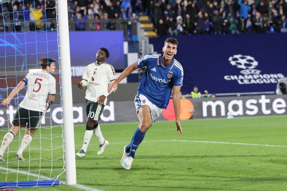 Harry Maguire – 5,8. Anh cùng De Ligt tạo thành cặp trung vệ thiếu tốc độ để bọc lót các khoảng trống ở hai hành lang trong.